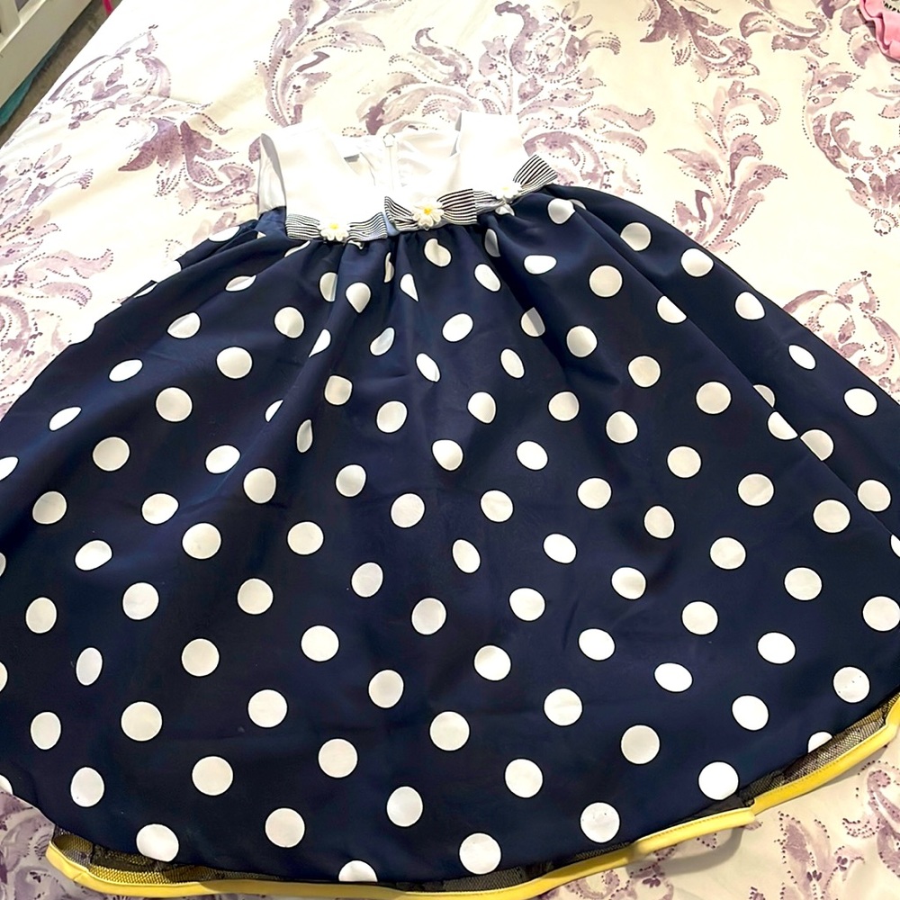 Toddler girls polka dot print ruffle trim 3t. It had only been worn once.
